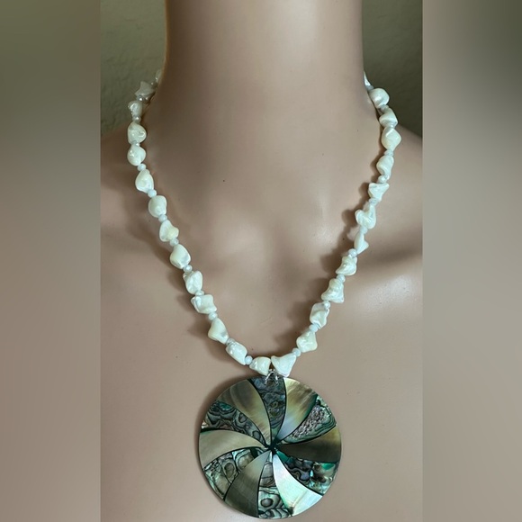 24 inch Freshwater Pearls and Mother of Pearl pendant bead necklace NWOT - Picture 14 of 14